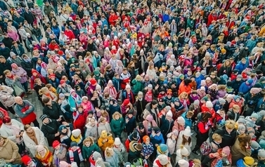 Rekordowa szkoła w rekordowym mieście - Największa liczba os&oacute;b śpiewających Kaszubskie Nuty 2