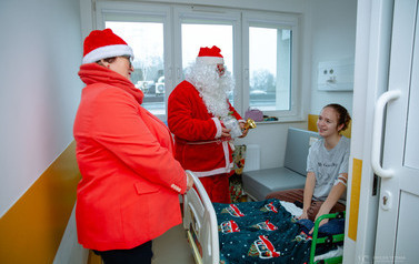Wizyta świętego Mikołaja w Szpitalu Puckim 5