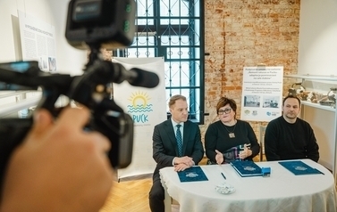 Podpisanie umowy na realizację zadania pn. &bdquo;Remont ratusza w Pucku - adaptacja pomieszczeń na salę ślub&oacute;w&rdquo;. 20