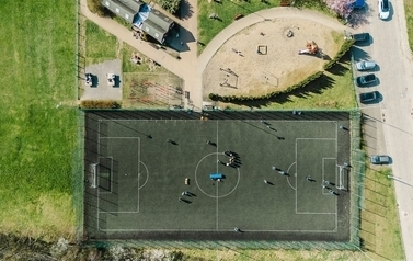 Podpisanie umowy na realizację zadania pn. &bdquo;Remont infrastruktury sportowej wraz z rozbi&oacute;rką zaplecza sanitarno &ndash; szatniowego&rdquo; 2
