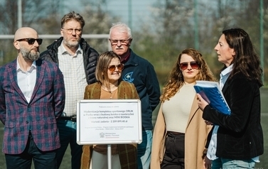 Podpisanie umowy na realizację zadania pn. &bdquo;Remont infrastruktury sportowej wraz z rozbi&oacute;rką zaplecza sanitarno &ndash; szatniowego&rdquo; 7