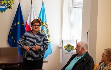 Podpisanie um&oacute;w z miejskiego programu "Lepsze powietrze w moim Pucku" 9