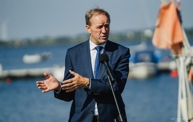 Podpisanie umowy na budowę falochronu zachodniego 3