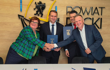 Podpisanie umowy na przebudowę drogi powiatowej nr 1440G w Pucku 1