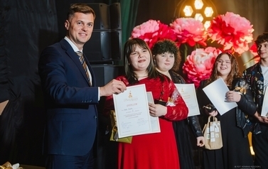 XVII Powiatowy Festiwal Piosenki Bursztynowe Klucze 1