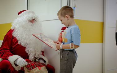 Odwiedziny Mikołaja na oddziale pediatrii w Szpitalu Puckim 12