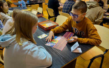 Klub Gier Planszowych w Bibliotece Publicznej im. Zaślubin Polski z Morzem w Pucku - rodziny z dziećmi 15