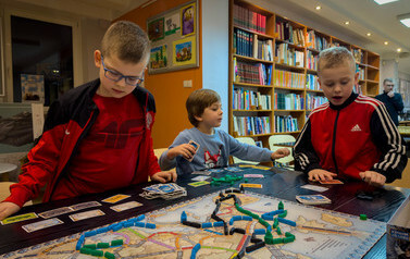 Klub Gier Planszowych w Bibliotece Publicznej im. Zaślubin Polski z Morzem w Pucku - rodziny z dziećmi 28