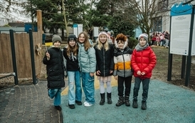 Otwarcie Ogrodu baśni i legend na motywach morskich i kaszubskich przy Bibliotece Publicznej im. Zaślubin Polski z Morzem w Pucku 3