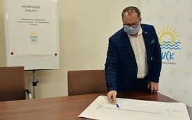 Podpisanie umowy na na modernizację nawierzchni drogi wewnętrznej- ul. Bławatkowej w Pucku 3