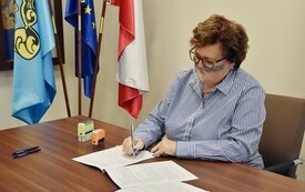 Podpisanie umowy na na modernizację nawierzchni drogi wewnętrznej- ul. Bławatkowej w Pucku 4