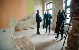 Podpisanie umowy na realizację zadania pn. &bdquo;Remont ratusza w Pucku - adaptacja pomieszczeń na salę ślub&oacute;w&rdquo;. 6