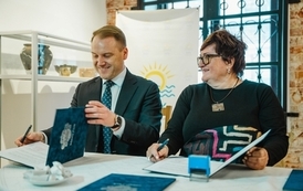 Podpisanie umowy na realizację zadania pn. &bdquo;Remont ratusza w Pucku - adaptacja pomieszczeń na salę ślub&oacute;w&rdquo;. 18
