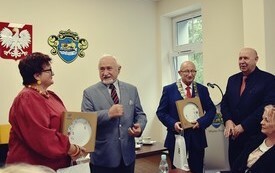 Wręczenie Burmistrz Miasta Puck medalu 40-lecia PZD 1