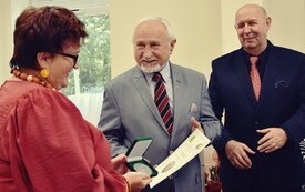 Wręczenie Burmistrz Miasta Puck medalu 40-lecia PZD 3