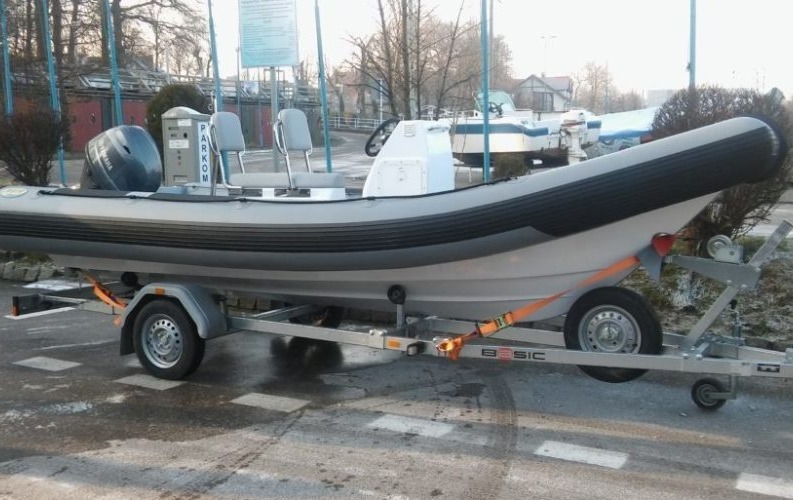 Zdjęcie do Zakup łodzi pontonowo-motorowej w ramach projektu