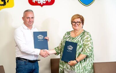 Zdjęcie do Podpiisanie umowy na zadanie "Przebudowa drogi gminnej nr 109054G &ndash; ul. Nowy Świat na odcinku od skrzyżowania z Aleją Lipową do skrzyżowania z ul. Wybickiego w Pucku&rdquo;