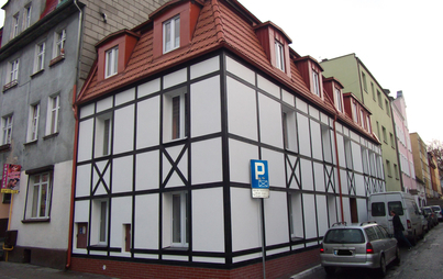 Zdjęcie do Modernizacja budynk&oacute;w komunalnych &ndash; mieszkalnych przy ul. Pokoju 2, ul. Pokoju 4, ul. Pokoju 6 w Pucku