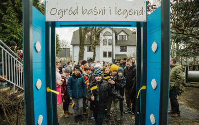 Zdjęcie do Otwarcie Ogrodu baśni i legend na motywach morskich i kaszubskich przy Bibliotece Publicznej im. Zaślubin Polski z Morzem w Pucku