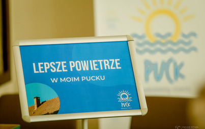 Zdjęcie do Podpisanie um&oacute;w z miejskiego programu &quot;Lepsze powietrze w moim Pucku&quot;